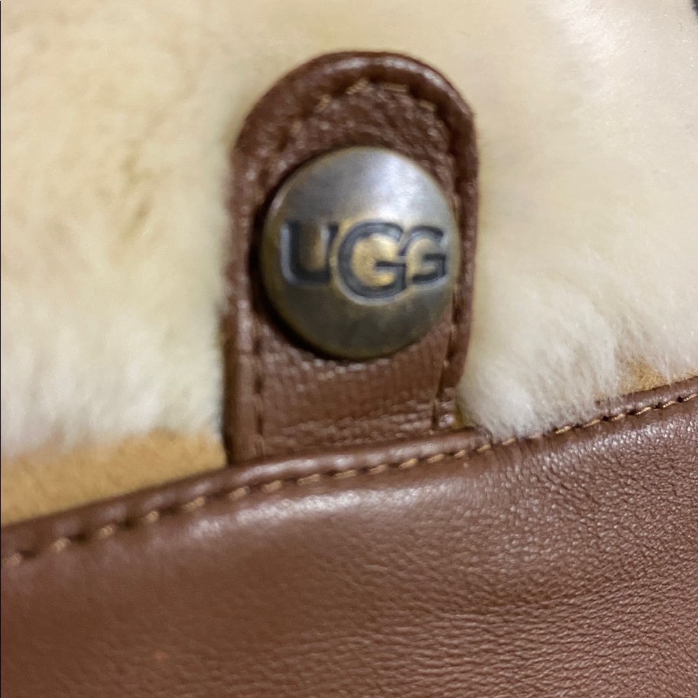 UGG Tan Leather Gloves with Cream Fur Cuff - Picture 5 of 10